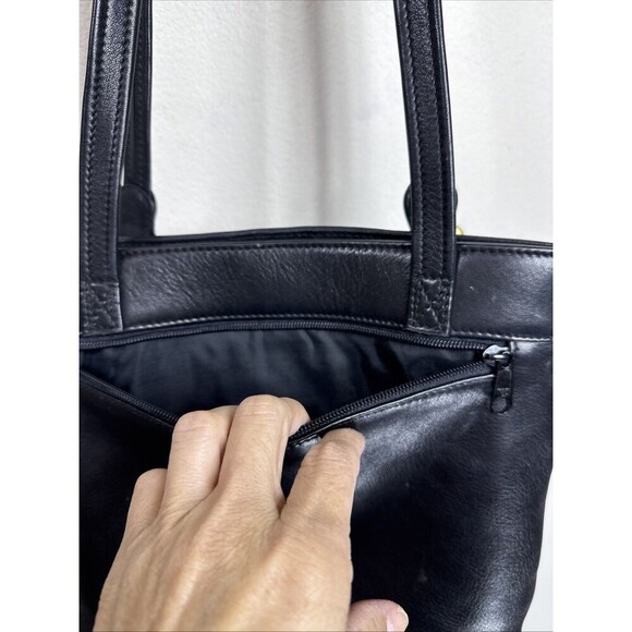 (X3) Tignanello leather  Vintage, Y2K black & gold Shoulder Bag - Picture 12 of 16